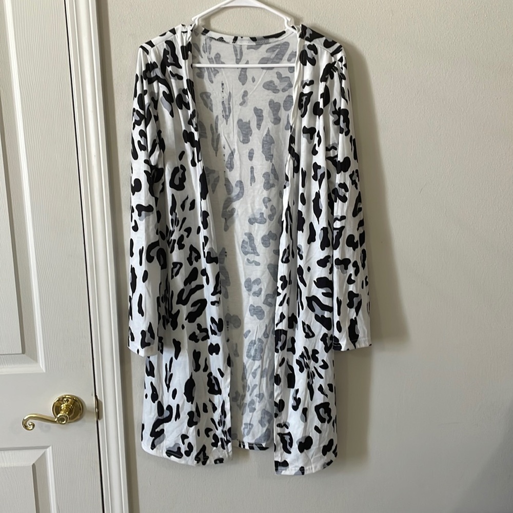 XXL White and Black Cheetah Print cardigan